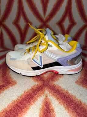 Vionic Women's 23Walk 2.0 Sneaker - Size 7